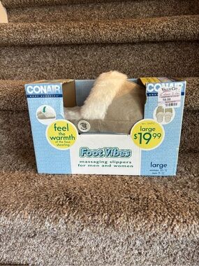 Conair FootVibes Large Women's Beige Massaging Slippers